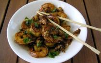 Fried shrimp with garlic in soy sauce recipe with photos