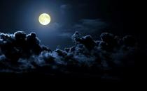 Why do you dream about the moon: for better or for worse?