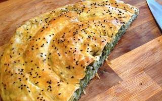 A híres török ​​burek pite - recept egy pite különféle töltelékekkel